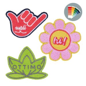 Écusson brodé avec bordure découpée au laser